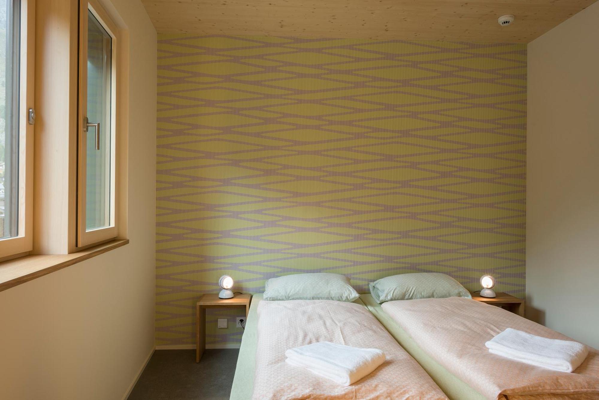 Chambre Double avec Douche - Accès à la Piscine Inclus