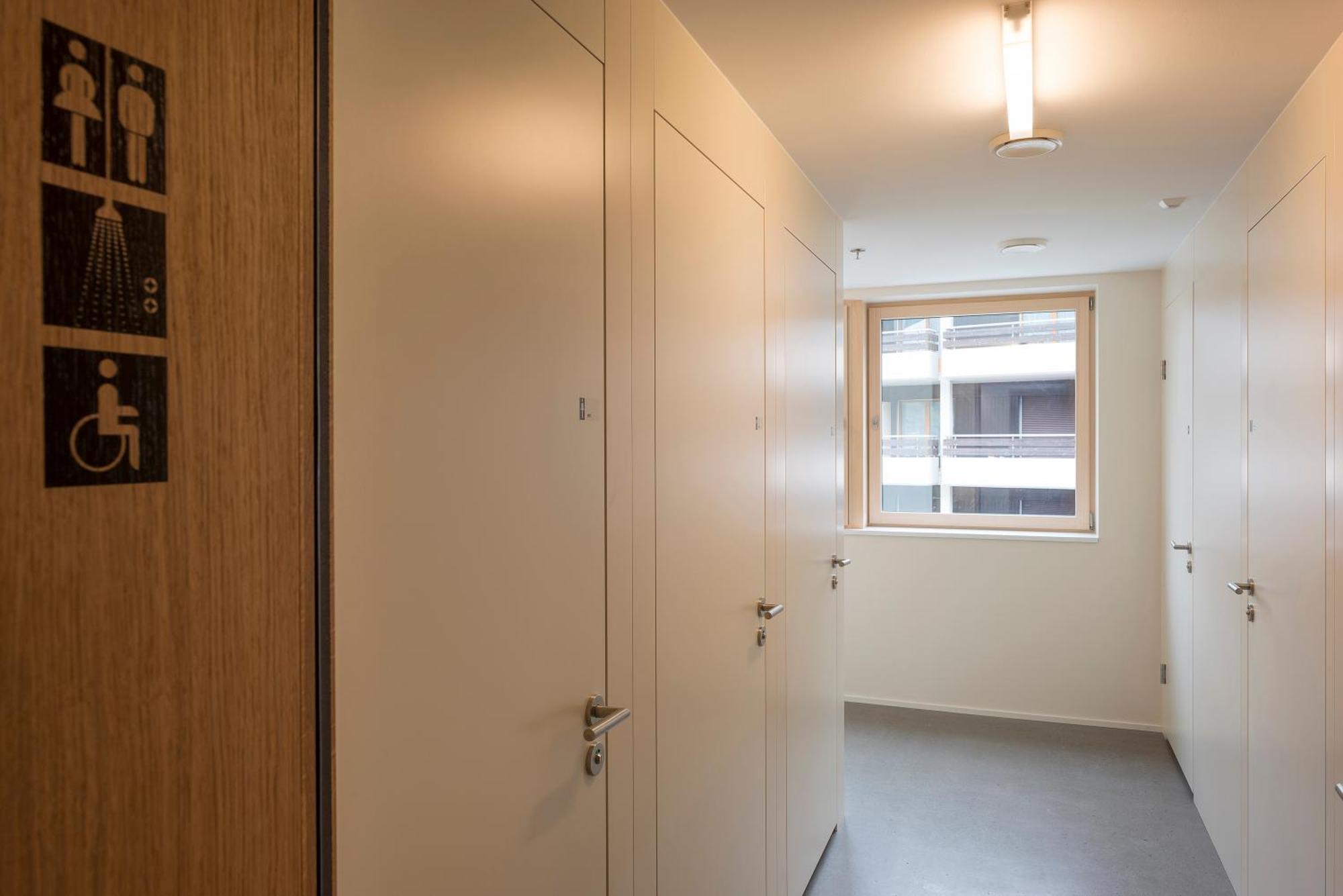 Chambre Sextuple avec Salle de Bains Commune - Accès à la Piscine Inclus